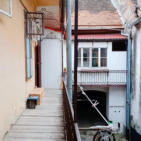 Charming Vintage Piata Sfatului Apartment *