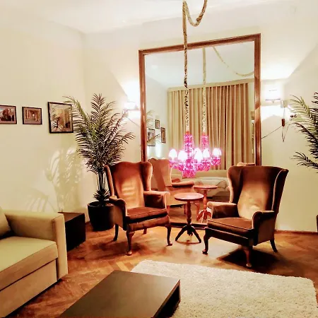 Charming Vintage Piata Sfatului Apartment *